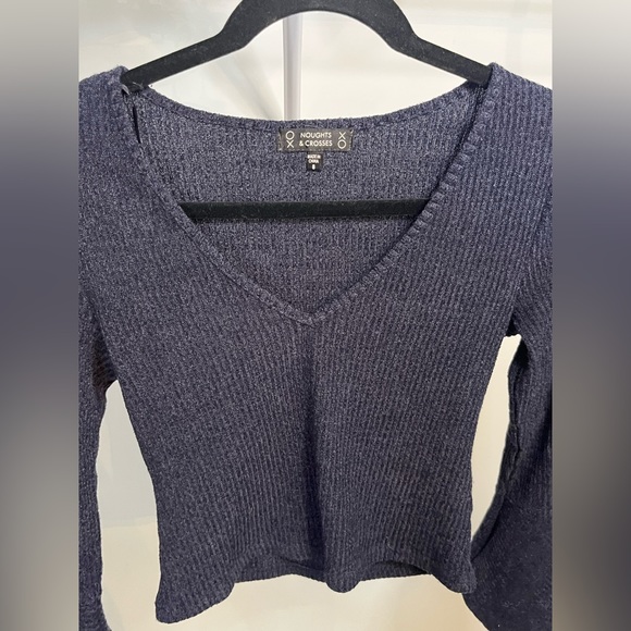 Navy blue flowy sleeve crop top - Picture 3 of 5